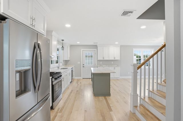 60 Bloor, Warwick, RI 02889