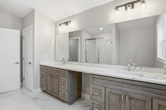 60 Bloor, Warwick, RI 02889