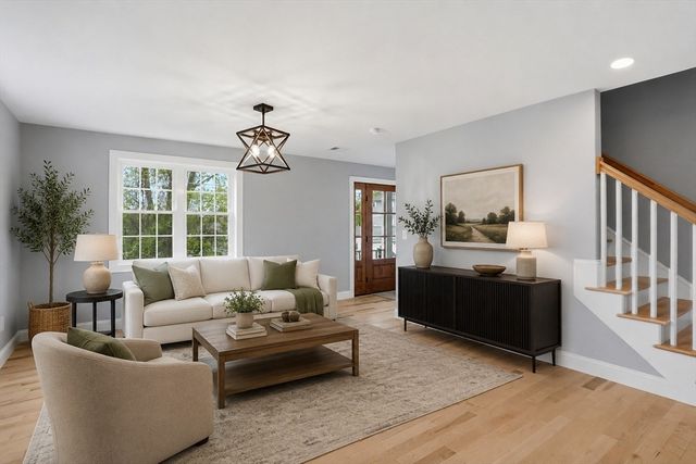 60 Bloor, Warwick, RI 02889