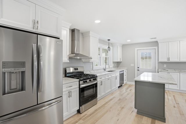 60 Bloor, Warwick, RI 02889