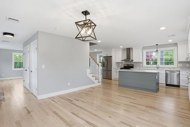 60 Bloor, Warwick, RI 02889