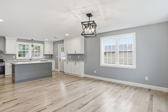 60 Bloor, Warwick, RI 02889