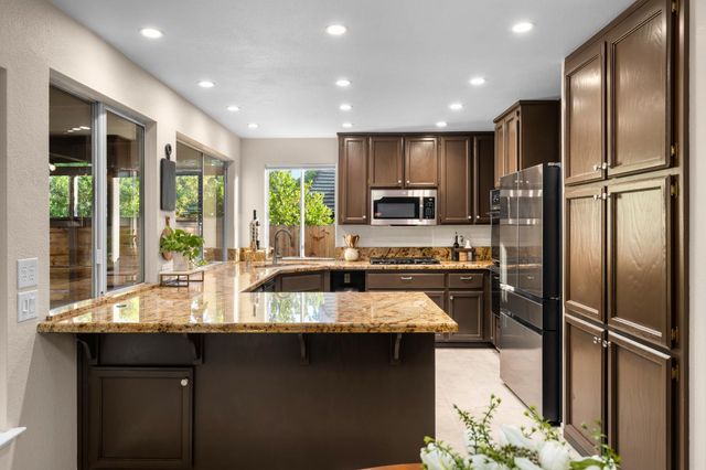 2930 Violet Dr, West Sacramento, CA 95691