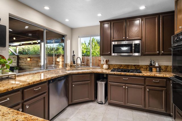2930 Violet Dr, West Sacramento, CA 95691