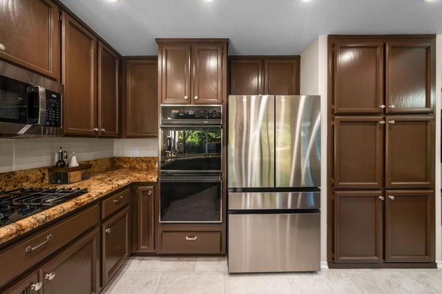 2930 Violet Dr, West Sacramento, CA 95691