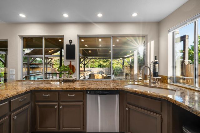 2930 Violet Dr, West Sacramento, CA 95691