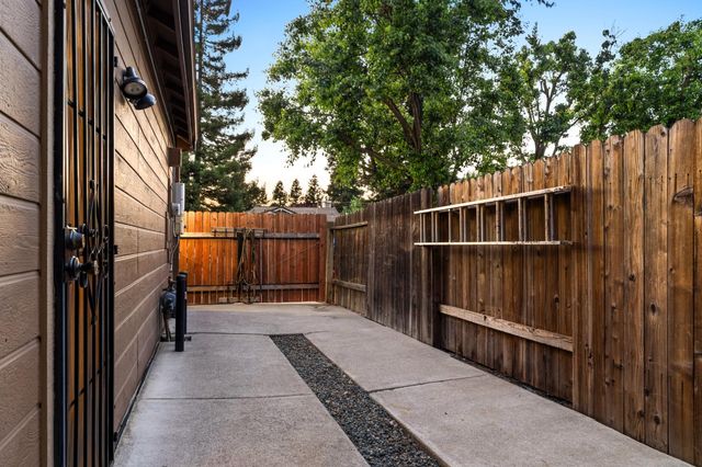 2930 Violet Dr, West Sacramento, CA 95691