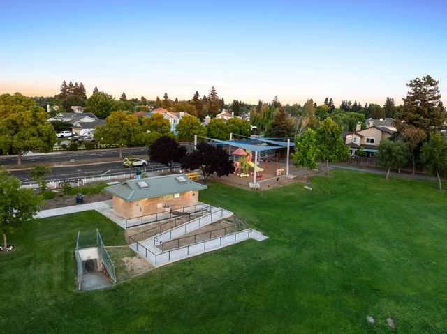 2930 Violet Dr, West Sacramento, CA 95691