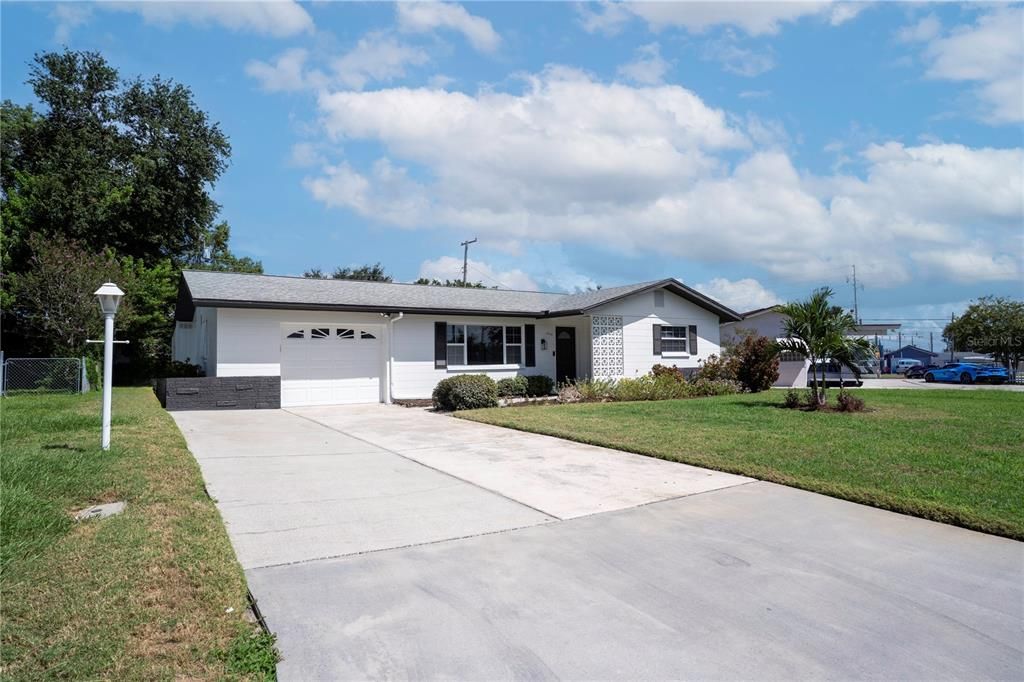 10719 VILLAGE GREEN AVENUE, Seminole, FL 33772