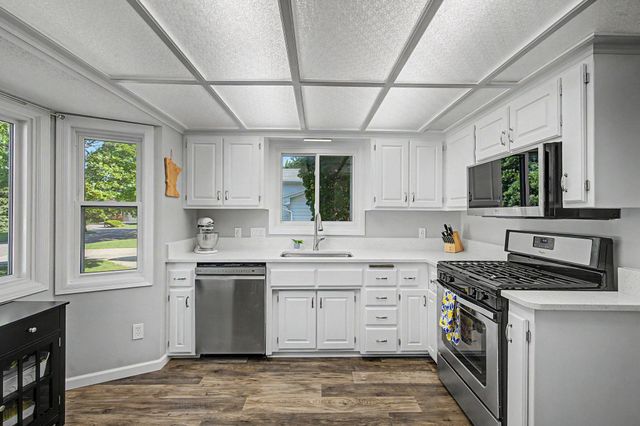 11120 Hampshire Court E, Champlin, MN 55316