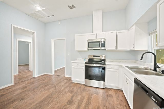 112 Avenue B, Converse, TX 78109
