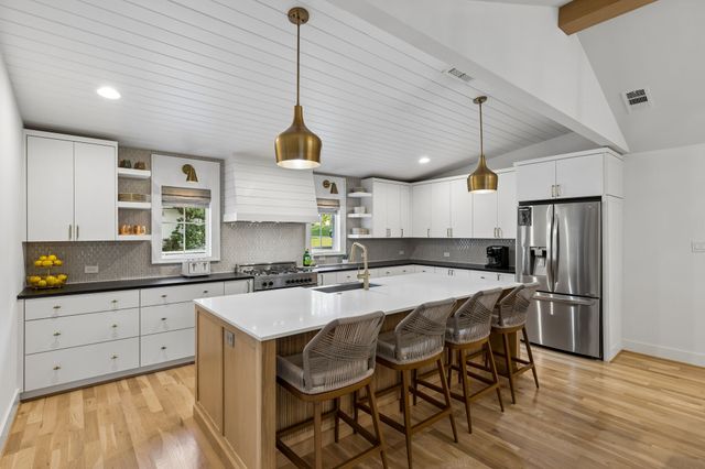 9715 Wisterwood Drive, Dallas, TX 75238