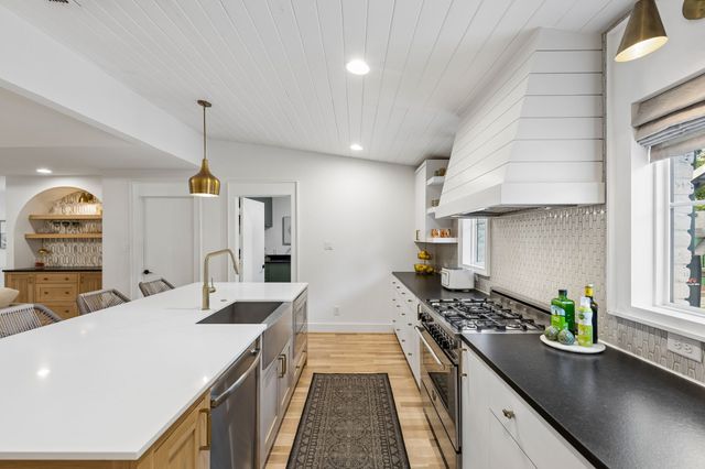 9715 Wisterwood Drive, Dallas, TX 75238