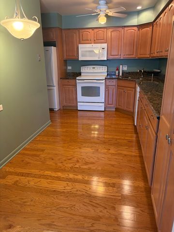 101 Lake Hinsdale Drive 205, Willowbrook, IL 60527