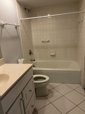 101 Lake Hinsdale Drive 205, Willowbrook, IL 60527