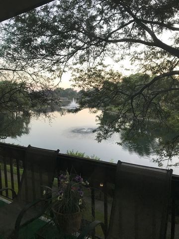 101 Lake Hinsdale Drive 205, Willowbrook, IL 60527