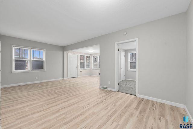524 N Cliff Ave Avenue, Sioux Falls, SD 57103