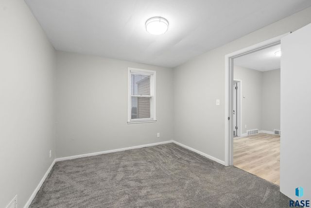 524 N Cliff Ave Avenue, Sioux Falls, SD 57103