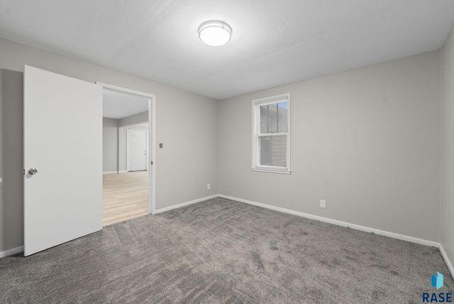 524 N Cliff Ave Avenue, Sioux Falls, SD 57103