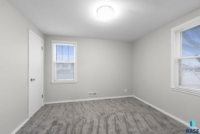 524 N Cliff Ave Avenue, Sioux Falls, SD 57103