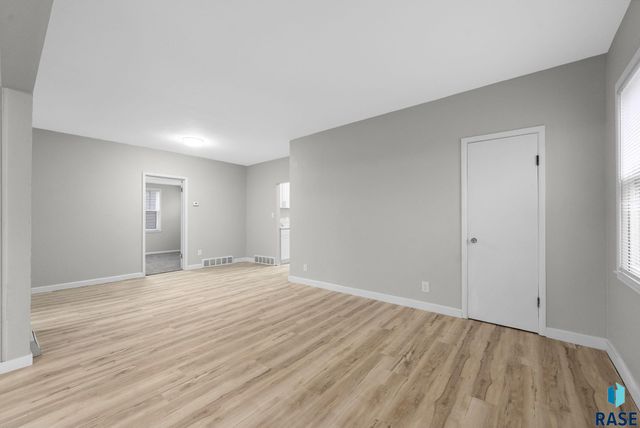 524 N Cliff Ave Avenue, Sioux Falls, SD 57103