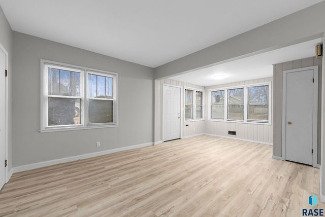 524 N Cliff Ave Avenue, Sioux Falls, SD 57103