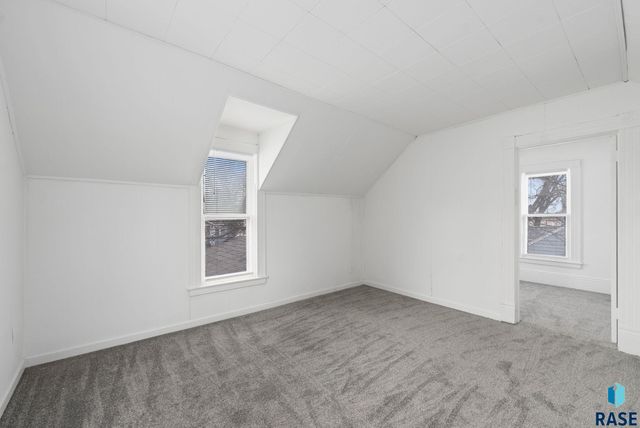524 N Cliff Ave Avenue, Sioux Falls, SD 57103