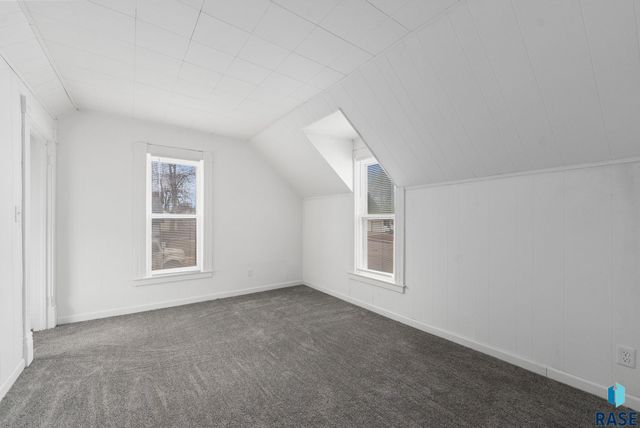 524 N Cliff Ave Avenue, Sioux Falls, SD 57103