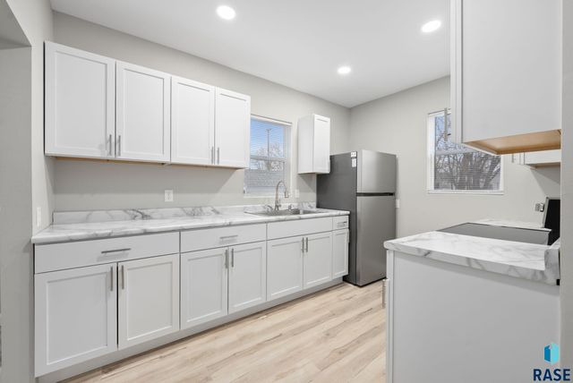 524 N Cliff Ave Avenue, Sioux Falls, SD 57103