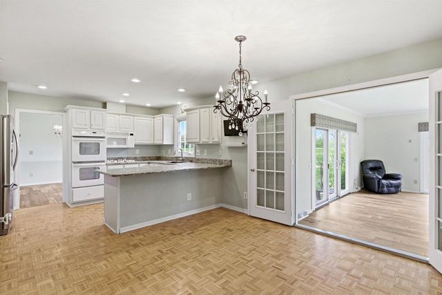 1542 Comanche Glen, Madison, WI 53704