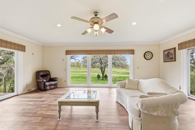 1542 Comanche Glen, Madison, WI 53704