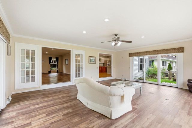 1542 Comanche Glen, Madison, WI 53704