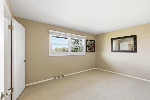 1542 Comanche Glen, Madison, WI 53704