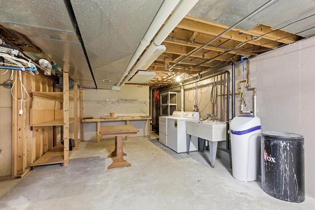 1542 Comanche Glen, Madison, WI 53704