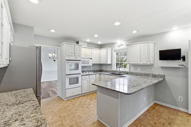 1542 Comanche Glen, Madison, WI 53704