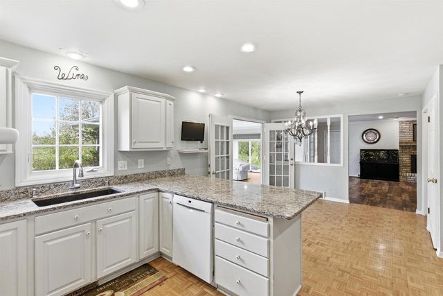 1542 Comanche Glen, Madison, WI 53704