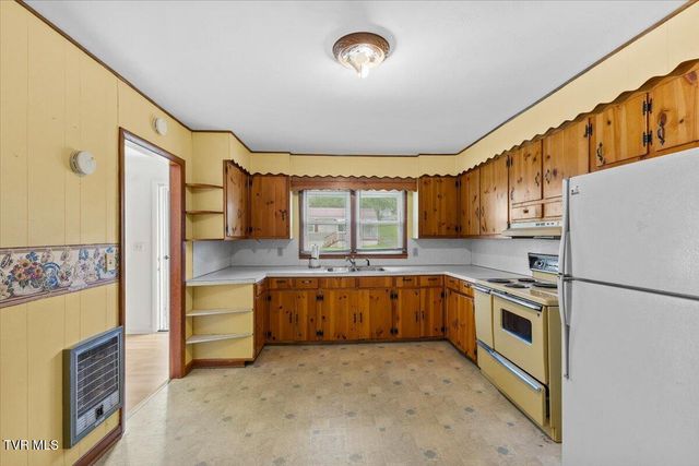 426 Holly Street, Mount Carmel, TN 37645
