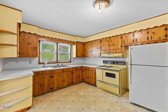 426 Holly Street, Mount Carmel, TN 37645