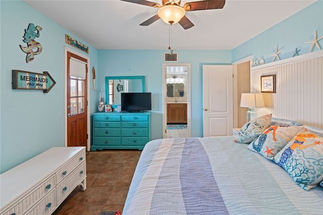 404 Mercer St, Port Aransas, TX 78373