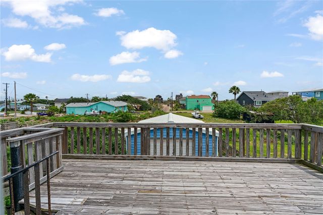 404 Mercer St, Port Aransas, TX 78373