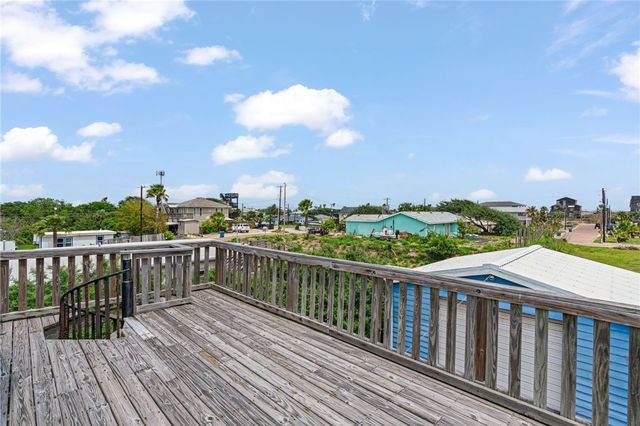 404 Mercer St, Port Aransas, TX 78373
