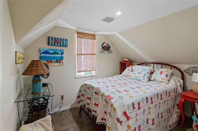 404 Mercer St, Port Aransas, TX 78373