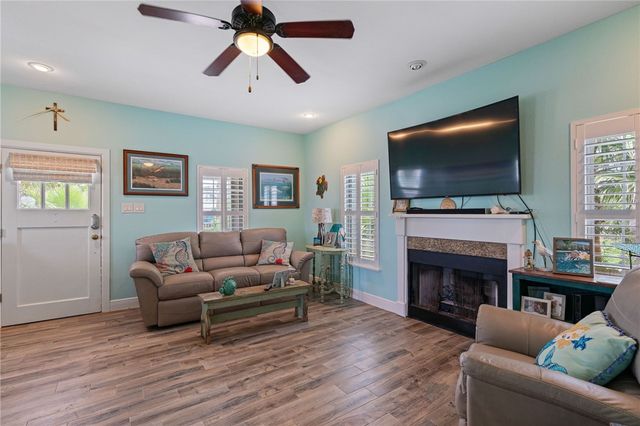 404 Mercer St, Port Aransas, TX 78373