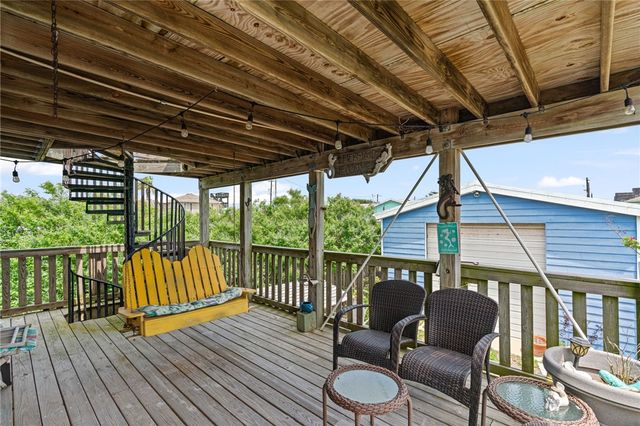 404 Mercer St, Port Aransas, TX 78373