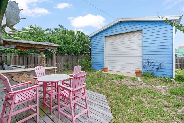 404 Mercer St, Port Aransas, TX 78373