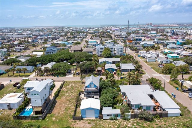 404 Mercer St, Port Aransas, TX 78373