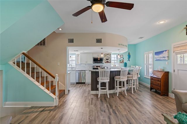 404 Mercer St, Port Aransas, TX 78373