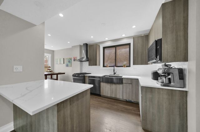 3359 N Oak Park Avenue, Chicago, IL 60634