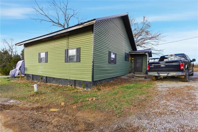 17503 S 900 Road, Nevada, MO 64772