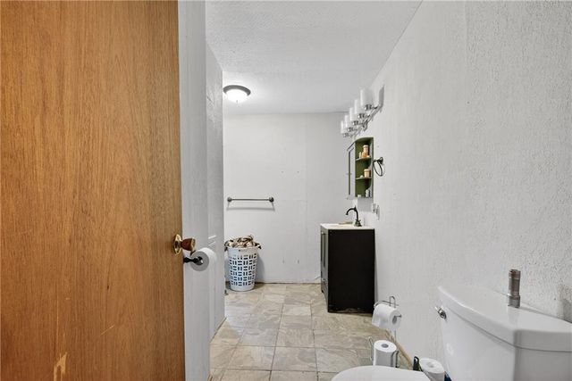 17503 S 900 Road, Nevada, MO 64772